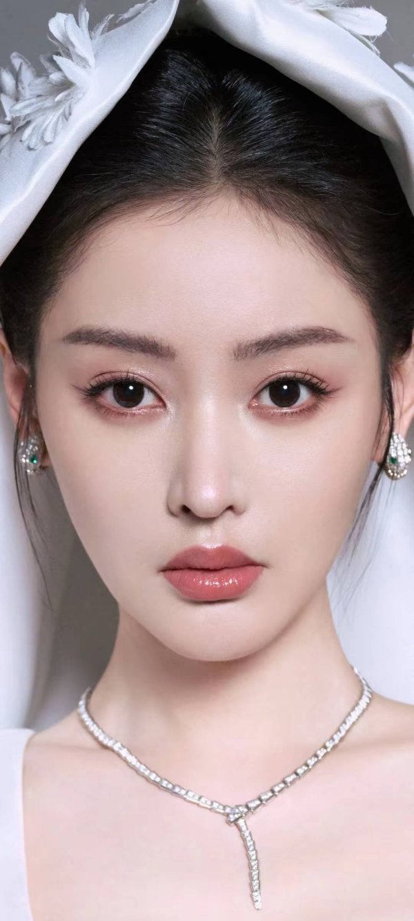 股票配资安全的平台 张天爱直播脸肿成球？看清真相后网友集体道歉：马甲线女神为戏太拼了